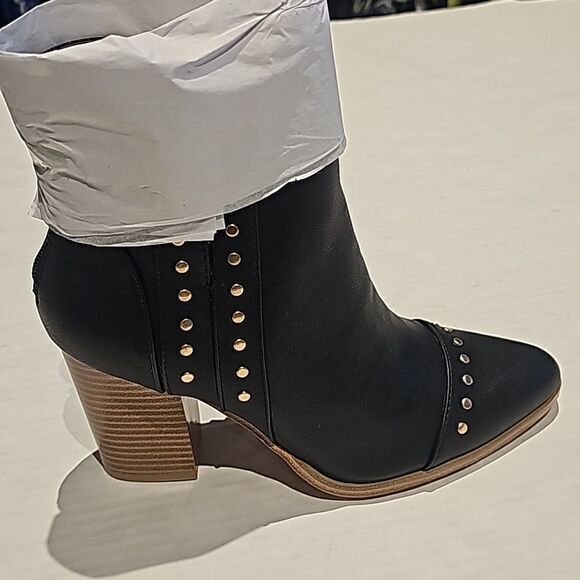 Women's Rivet Ankle Boots  Pointed Toe ,Chunky Stacked Heel, size 6 and 9 black - Picture 4 of 9